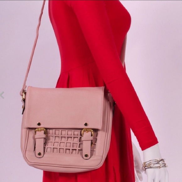 MoDA crossbody bag in Toasted Almomd Pink - Picture 2 of 5